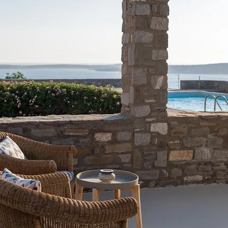 Ocean Paros Sarakíniko